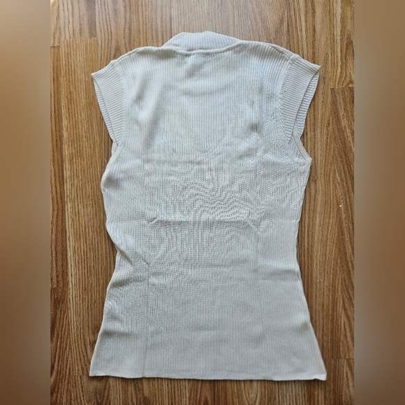 White knit sleeveless mockneck - Picture 3 of 3
